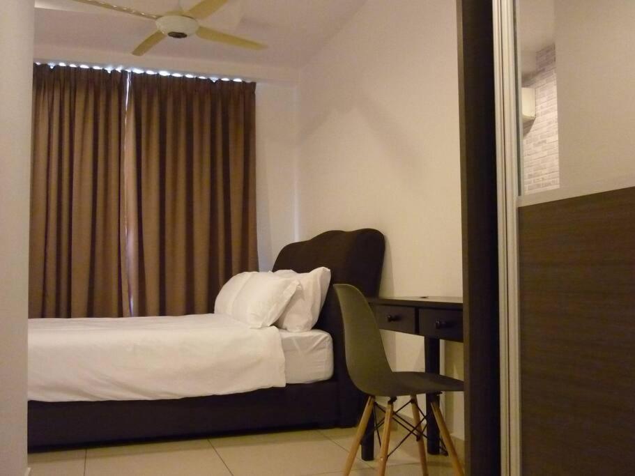 2 Bedrooms & 2 Bathrooms Near New Gurney Bay George Town Extérieur photo